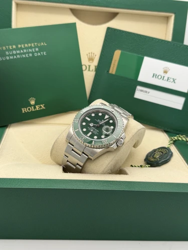 Rolex Submariner Date Hulk 40mm 116610LV green dial & bezel 2017