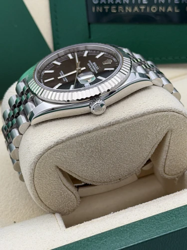 Rolex Datejust 41mm 126334 black baton dial, fluted bezel, jubilee, 2022