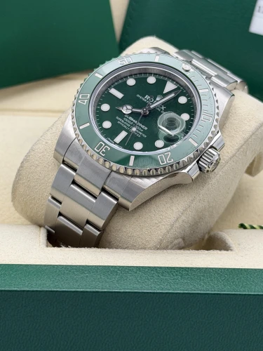 Rolex Submariner Date Hulk 40mm 116610LV green dial & bezel 2017