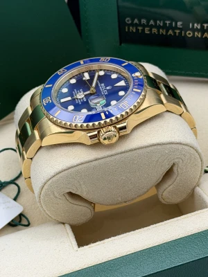 Rolex Submariner date 41mm 126618LB blue sunburst dial, yellow gold case and oyster bracelet 2021 unworn