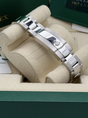 Rolex Datejust 31mm 278240 blue roman dial smooth bezel oyster bracelet 2021