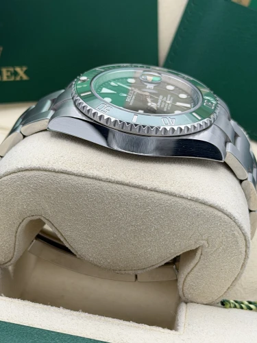 Rolex Submariner Date Hulk 40mm 116610LV green dial & bezel 2017