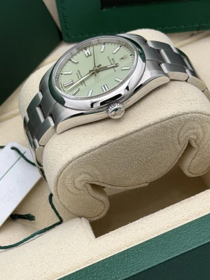 Rolex Oyster Perpetual 36mm pistachio green dial 126000 2025
