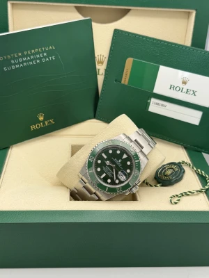 Rolex Submariner date Hulk 40mm, oyster bracelet 116610LV 2015