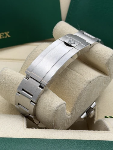 Rolex Submariner Date Hulk 40mm 116610LV green dial & bezel 2017