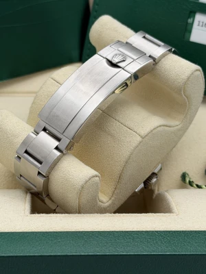 Rolex Submariner date Hulk 40mm, oyster bracelet 116610LV 2015
