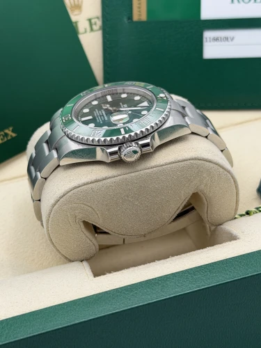 Rolex Submariner Date Hulk 40mm 116610LV green dial & bezel 2017