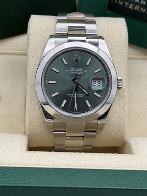 Rolex Datejust 41mm mint green smooth bezel oyster bracelet 126300 2023