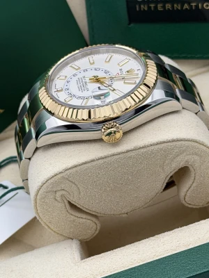 Rolex Sky-Dweller 42mm Steel & Yellow Gold Oyster 336933 2024