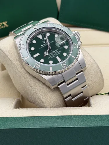 Rolex Submariner Date Hulk 40mm 116610LV green dial & bezel 2017