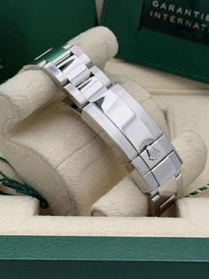 Rolex Yacht-Master 40mm blue dial platinum bezel 126622 2023