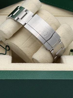 Rolex Oyster Perpetual 36mm pistachio green dial 126000 2025