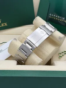 Rolex Oyster Perpetual 41mm med blue dial  134300 2025 unworn