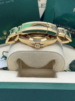 Rolex Submariner date 41mm 126618LB blue sunburst dial, yellow gold case and oyster bracelet 2021 unworn