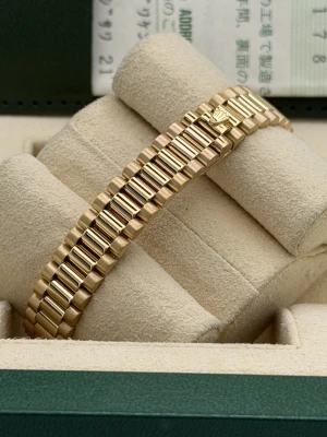 Rolex Datejust 26mm 69178 champagne dia dot dial, yellow gold case, fluted bezel and president bracelet 1996