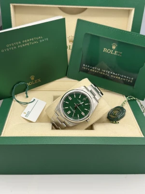 Rolex Oyster Perpetual 41mm Stainless Steel Oyster Green Dial 124300 2024