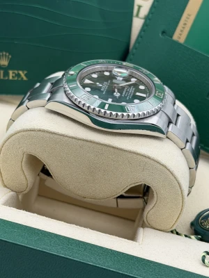 Rolex Submariner date Hulk 40mm, oyster bracelet 116610LV 2015