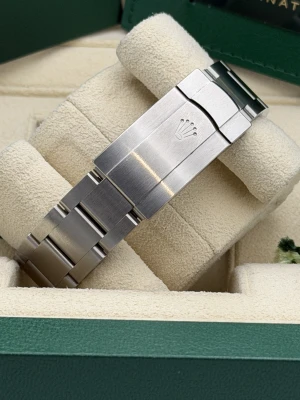 Rolex Oyster Perpetual 36mm pistachio green dial 126000 2025