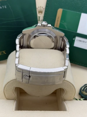 Rolex Submariner date Hulk 40mm, oyster bracelet 116610LV 2015