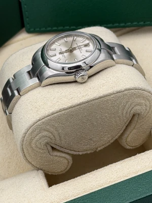 Rolex Oyster Perpetual 26mm oyster bracelet 176200 Silver Baton Dial 2017