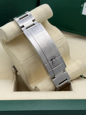 Rolex Submariner date Hulk 40mm, oyster bracelet 116610LV 2015
