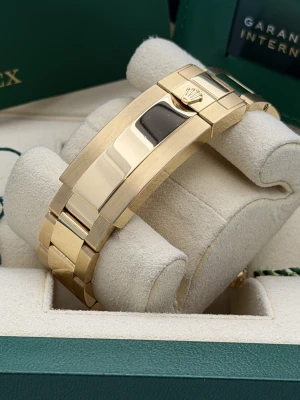 Rolex Submariner date 41mm 126618LB blue sunburst dial, yellow gold case and oyster bracelet 2021 unworn