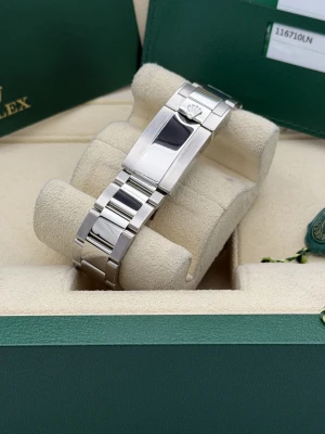 Rolex GMT Master 2 40mm 116710LN oyster bracelet black ceramic bezel 2017