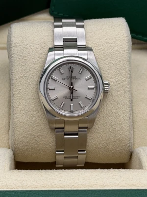 Rolex Oyster Perpetual 26mm oyster bracelet 176200 Silver Baton Dial 2017