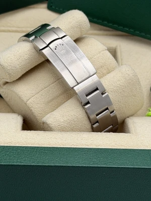 Rolex Oyster Perpetual 31mm oyster bracelet black baton dial 177200 (2019)