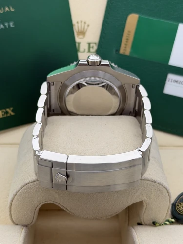 Rolex Submariner Date Hulk 40mm 116610LV green dial & bezel 2017