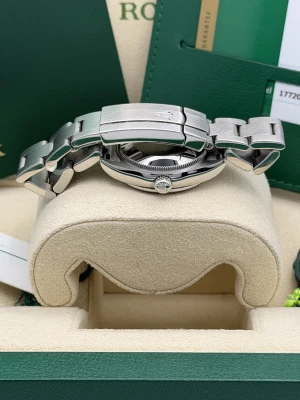 Rolex Oyster Perpetual 31mm oyster bracelet black baton dial 177200 (2019)